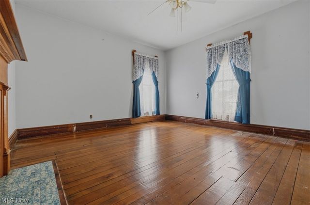 402 Williams Avenue, Williamstown, WV 26187