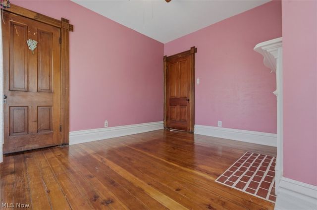 402 Williams Avenue, Williamstown, WV 26187