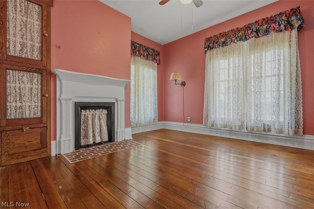 402 Williams Avenue, Williamstown, WV 26187
