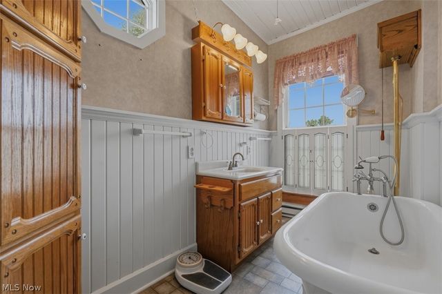 402 Williams Avenue, Williamstown, WV 26187