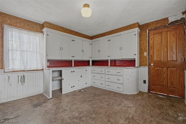 402 Williams Avenue, Williamstown, WV 26187