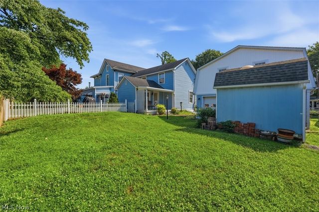 402 Williams Avenue, Williamstown, WV 26187