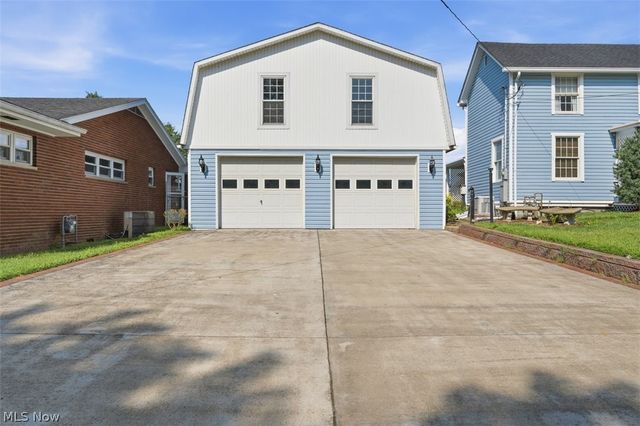 402 Williams Avenue, Williamstown, WV 26187
