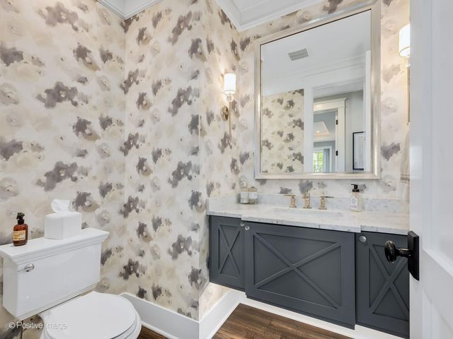 1303 N CROSS Street, Wheaton, IL 60187