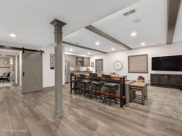 1303 N CROSS Street, Wheaton, IL 60187