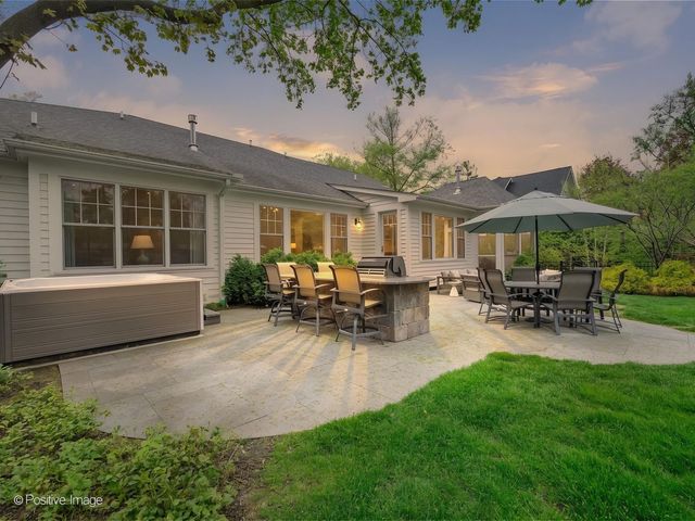 1303 N CROSS Street, Wheaton, IL 60187