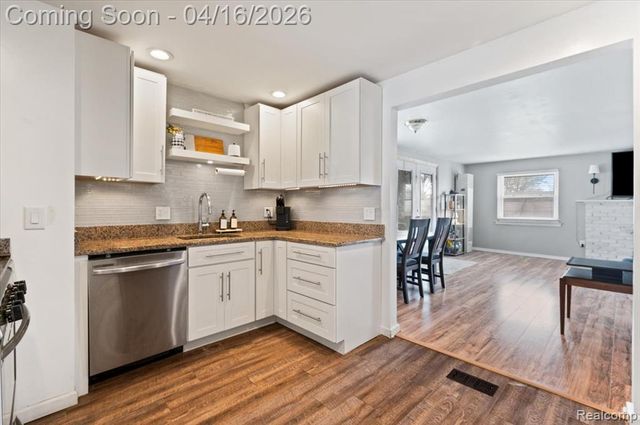 15423 Taft Street, Romulus, MI 48174