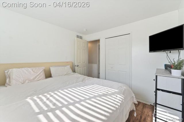 15423 Taft Street, Romulus, MI 48174