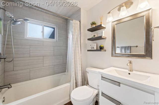 15423 Taft Street, Romulus, MI 48174