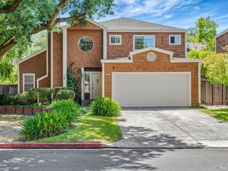 2647 Lago Oaks Dr, Santa Rosa, CA 95405