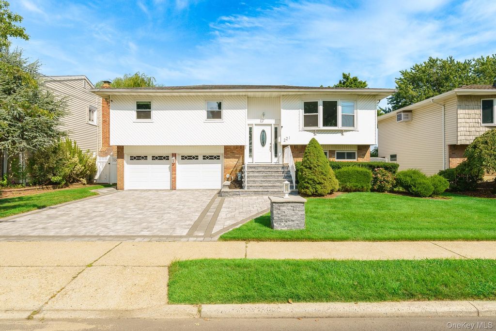 221 Roosevelt Avenue, Massapequa Park, NY 11762 — exterior