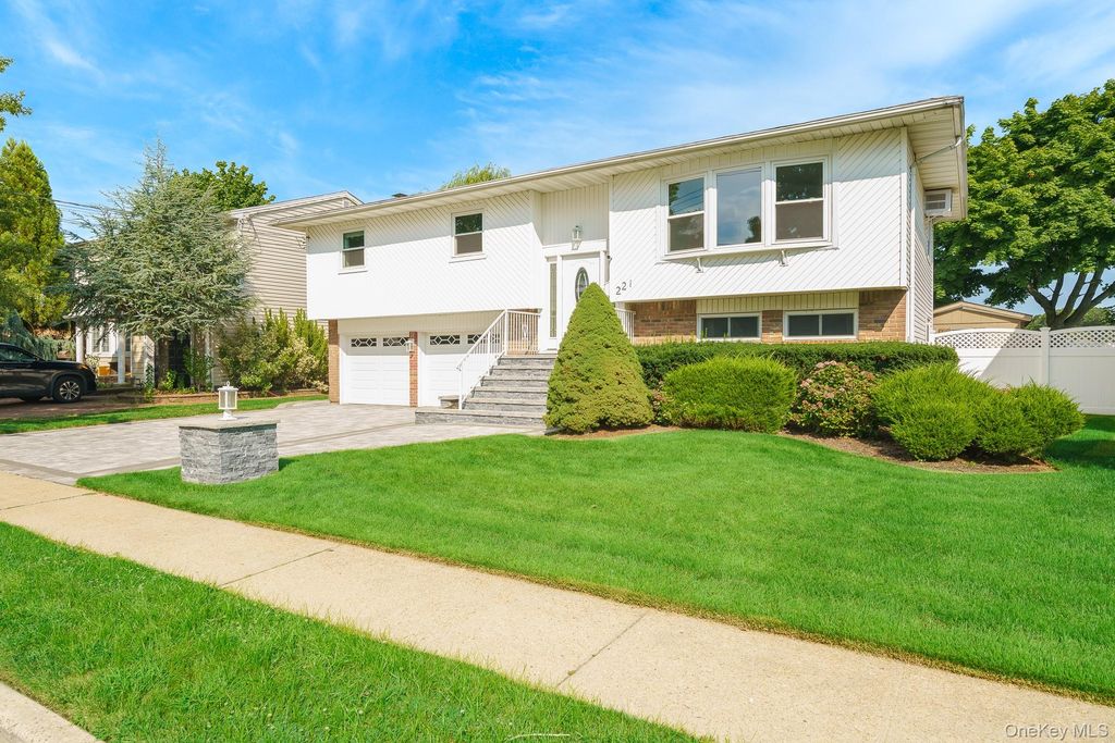 221 Roosevelt Avenue, Massapequa Park, NY 11762 — photo 2