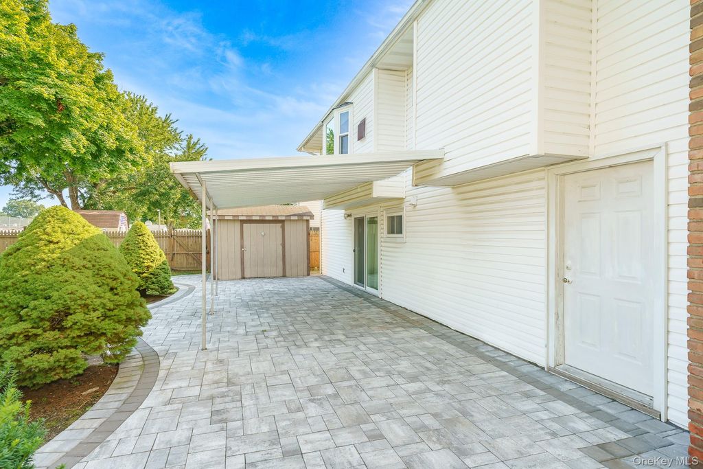 221 Roosevelt Avenue, Massapequa Park, NY 11762 — photo 3