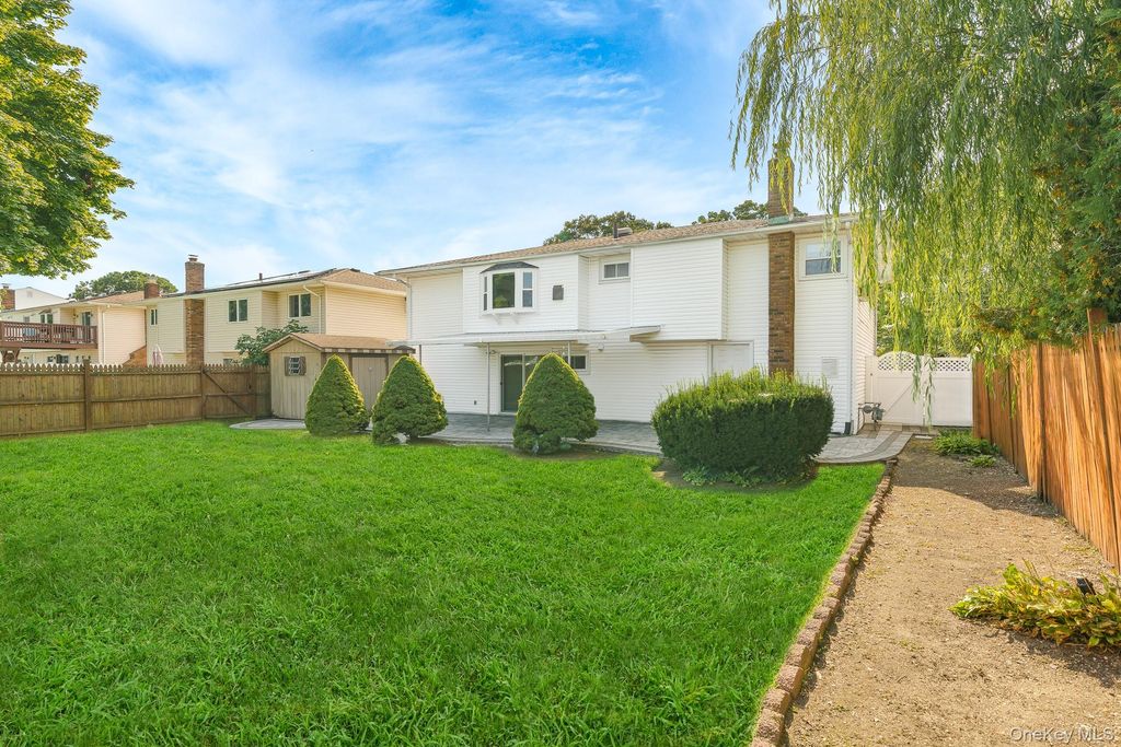 221 Roosevelt Avenue, Massapequa Park, NY 11762 — photo 5