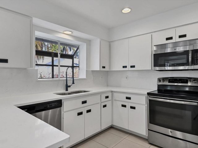 5125 WEDGE COURT E, Bradenton, FL 34203