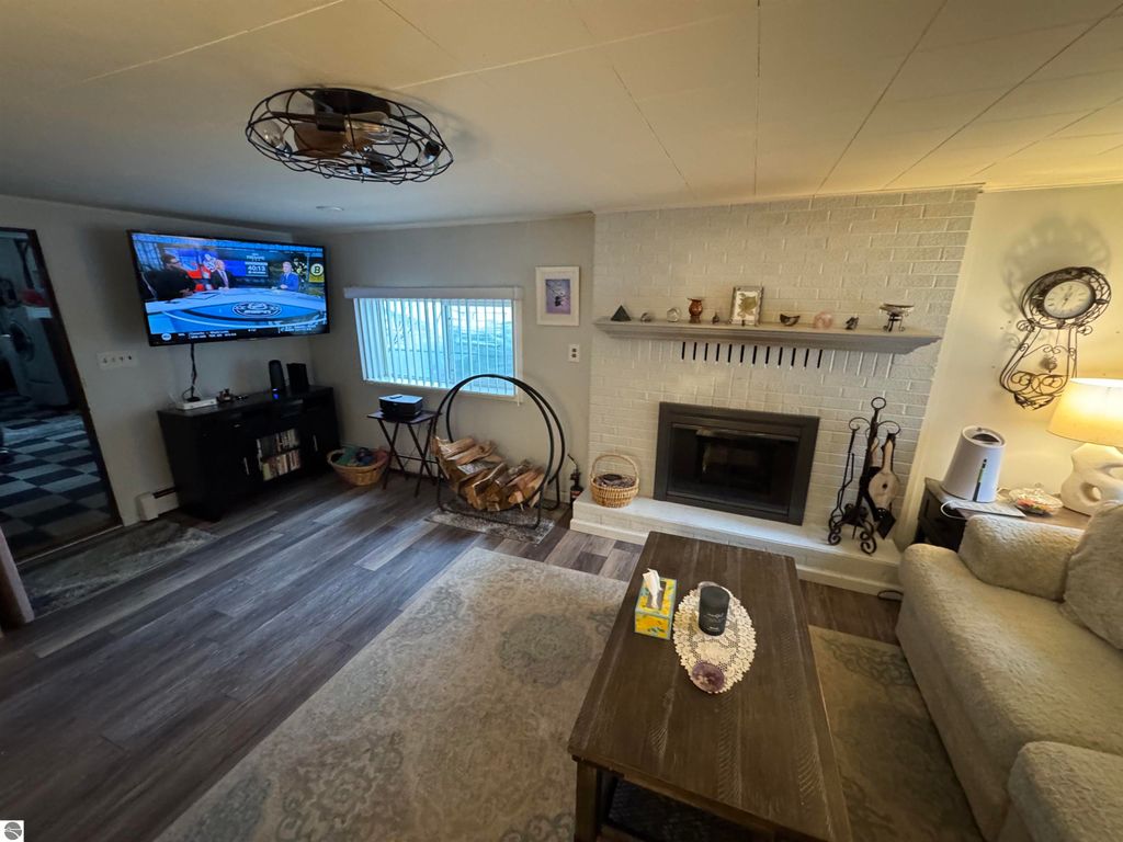 Image 10 of property listing at 5347 Oak Drive, Alger, MI 48610