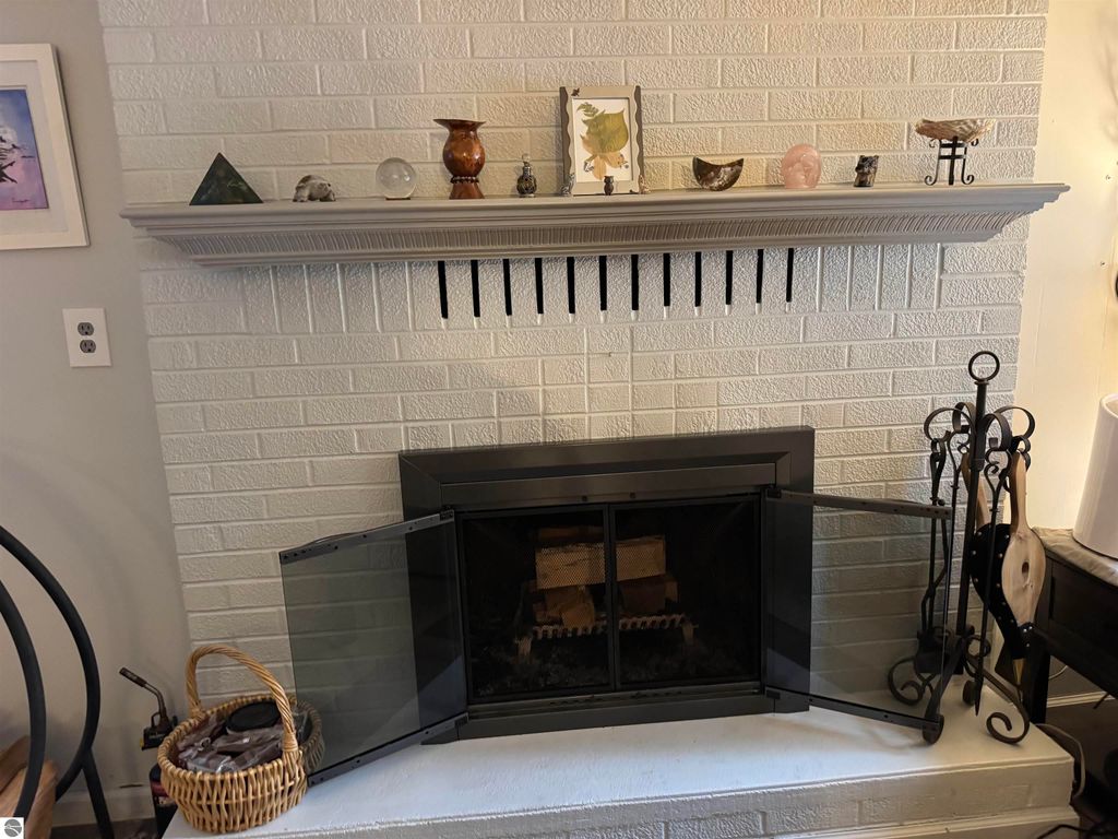 Image 11 of property listing at 5347 Oak Drive, Alger, MI 48610