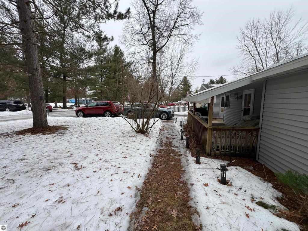 Image 6 of property listing at 5347 Oak Drive, Alger, MI 48610