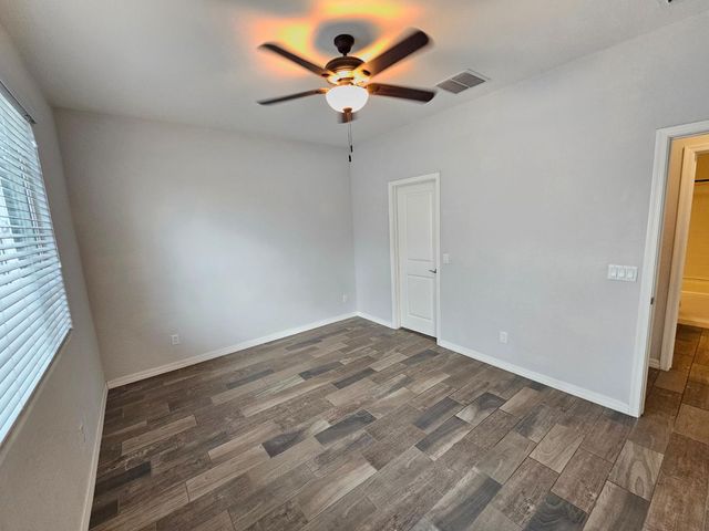 2212 W Betty Elyse Lane, Phoenix, AZ 85023