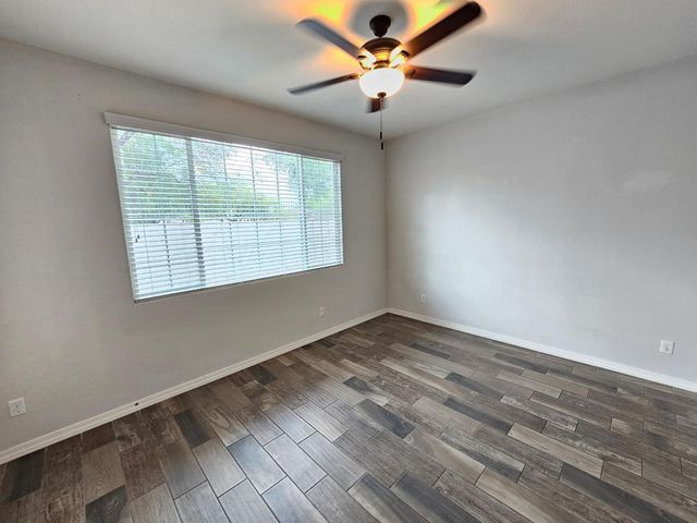 2212 W Betty Elyse Lane, Phoenix, AZ 85023