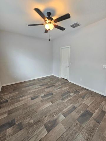 2212 W Betty Elyse Lane, Phoenix, AZ 85023