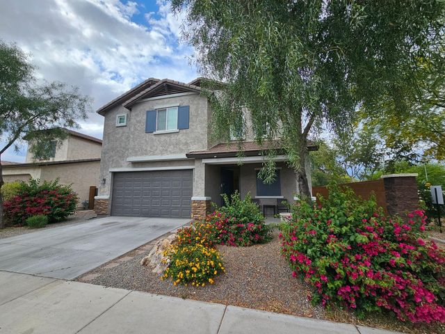 2212 W Betty Elyse Lane, Phoenix, AZ 85023