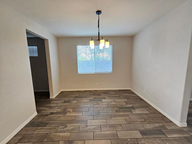 2212 W Betty Elyse Lane, Phoenix, AZ 85023
