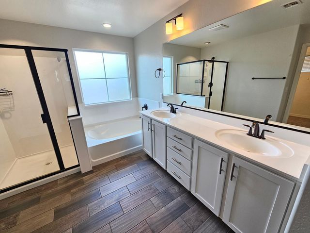 2212 W Betty Elyse Lane, Phoenix, AZ 85023