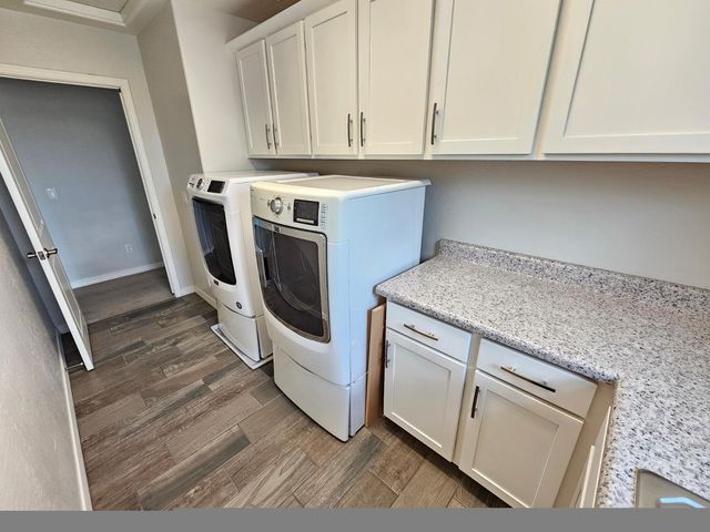 2212 W Betty Elyse Lane, Phoenix, AZ 85023