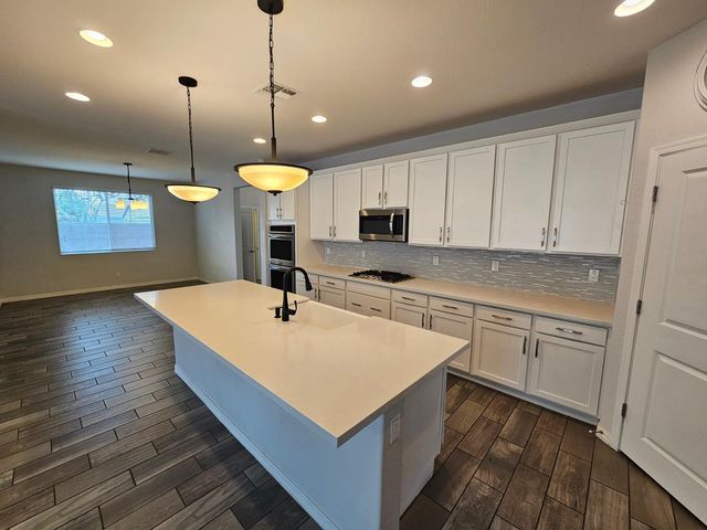 2212 W Betty Elyse Lane, Phoenix, AZ 85023