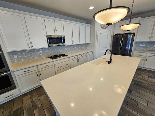 2212 W Betty Elyse Lane, Phoenix, AZ 85023