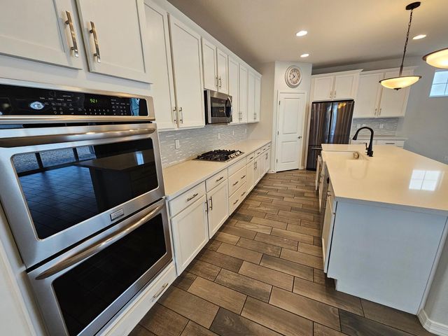 2212 W Betty Elyse Lane, Phoenix, AZ 85023