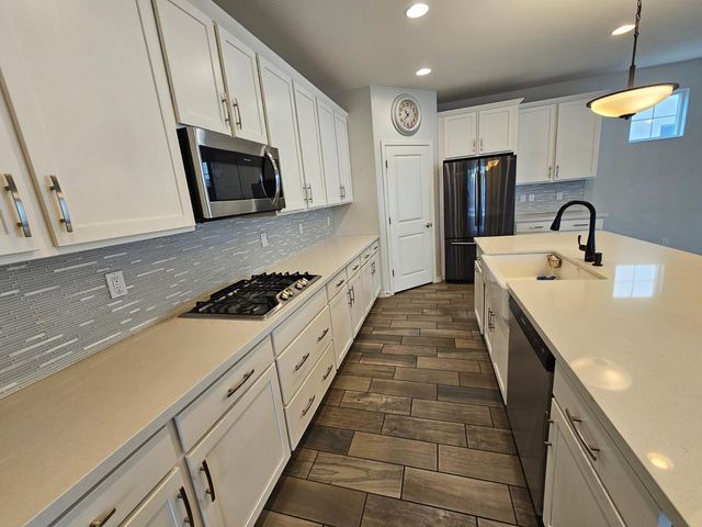 2212 W Betty Elyse Lane, Phoenix, AZ 85023