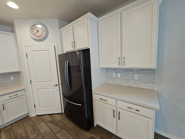 2212 W Betty Elyse Lane, Phoenix, AZ 85023