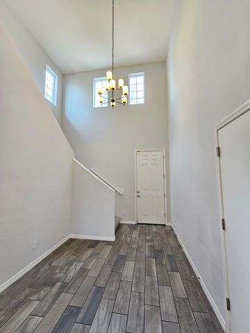 2212 W Betty Elyse Lane, Phoenix, AZ 85023