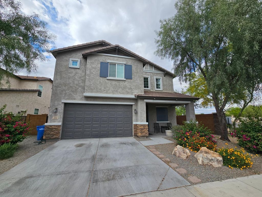 2212 W Betty Elyse Lane, Phoenix, AZ 85023
