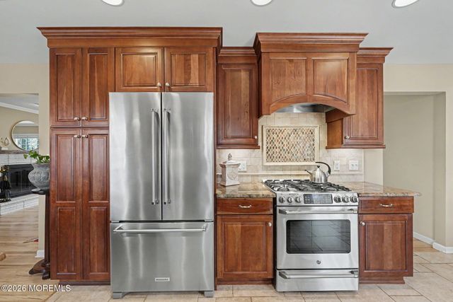 49 Hampton Drive, Freehold, NJ 07728