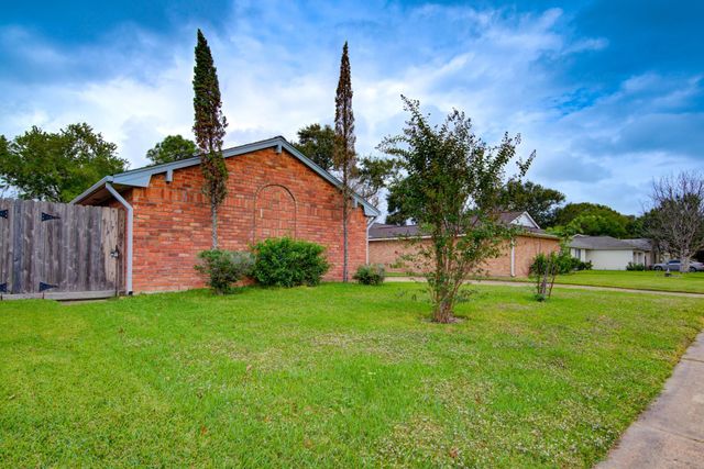 10007 Rustic Gate Road, La Porte, TX 77571