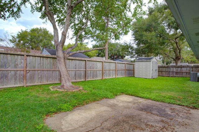 10007 Rustic Gate Road, La Porte, TX 77571