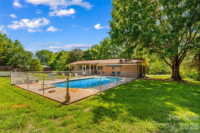 132 Polly Drive, Statesville, NC 28625