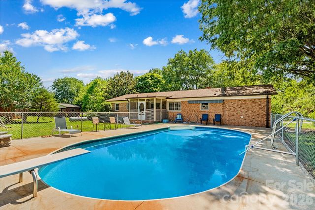 132 Polly Drive, Statesville, NC 28625