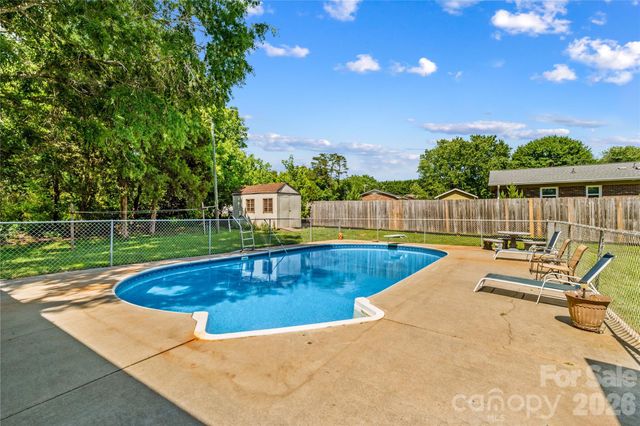 132 Polly Drive, Statesville, NC 28625