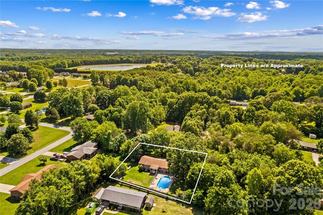 132 Polly Drive, Statesville, NC 28625