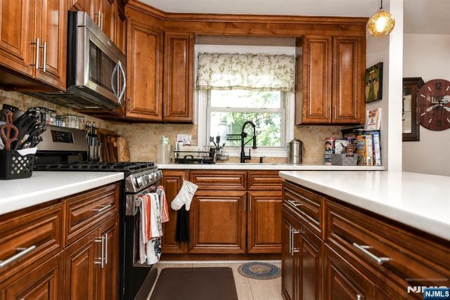 315 Myers Avenue, Hasbrouck Heights, NJ 07604