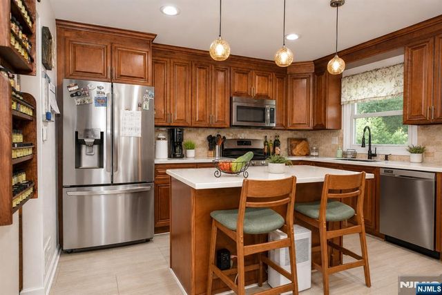 315 Myers Avenue, Hasbrouck Heights, NJ 07604