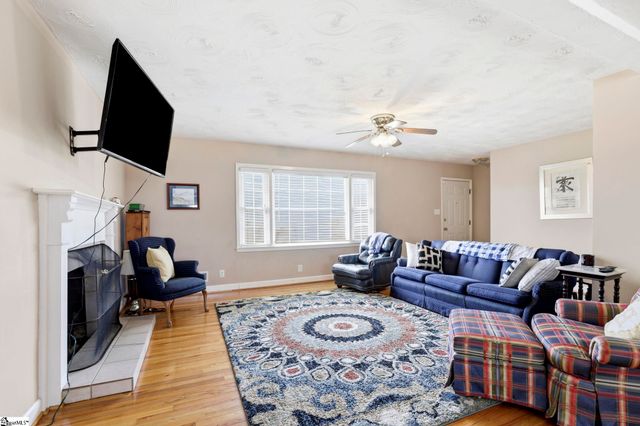 109 Palmetto Street, Cowpens, SC 29330