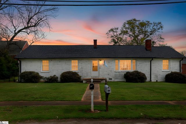 109 Palmetto Street, Cowpens, SC 29330