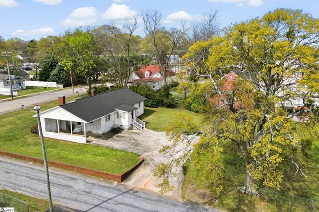 109 Palmetto Street, Cowpens, SC 29330