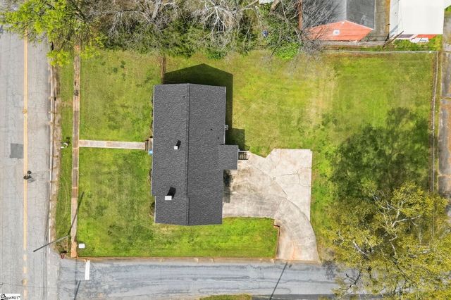 109 Palmetto Street, Cowpens, SC 29330