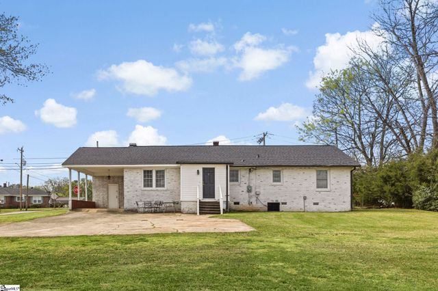 109 Palmetto Street, Cowpens, SC 29330